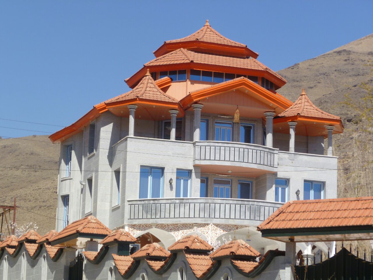 اجرای شیروانی سفالی